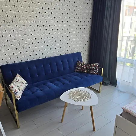 Apartment Boutique Modern Studio, Free Parking, Wi-fi, Tv, Pool View, Garden, Quiet, Security, 15 Min Walk To The Sea Sunny Beach