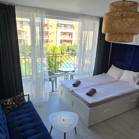 Apartmán Boutique Modern Studio, Free Parking, Wi-fi, Tv, Pool View, Garden, Quiet, Security, 15 Min Walk To The Sea