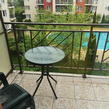 Boutique Modern Studio, Free Parking, Wi-fi, Tv, Pool View, Garden, Quiet, Security, 15 Min Walk To The Sea Apartment Sunny Beach