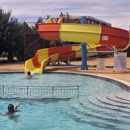Apartment Boutique Modern Studio, Free Parking, Wi-fi, Tv, Pool View, Garden, Quiet, Security, 15 Min Walk To The Sea Sunny Beach